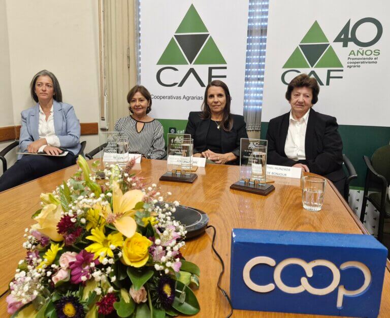 Lee más sobre el artículo CAF homenajeó a tres cooperativistas en el día de la Mujer