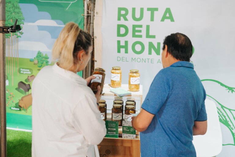 Lee más sobre el artículo Miel y hongos desde campos de Montes del Plata a la semana de la Cerveza de Paysandú