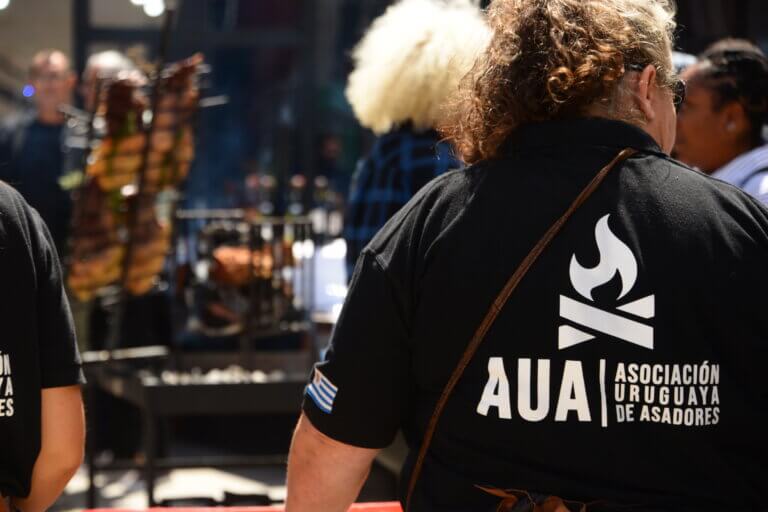 Lee más sobre el artículo Montevideo recibe el Mundial de Asadores con 40 equipos de 17 países