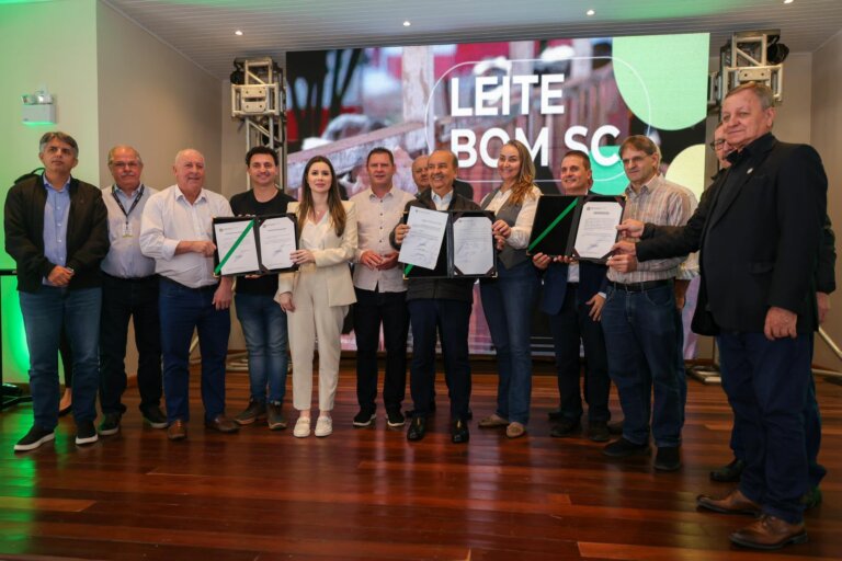 Lee más sobre el artículo El gobierno de Santa Catarina lanza un plan de apoyo financiero para 23 mil productores de leche