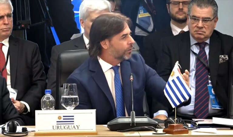 Lee más sobre el artículo Lacalle insistió en la necesidad de «abrirse al mundo» en la cumbre de presidentes