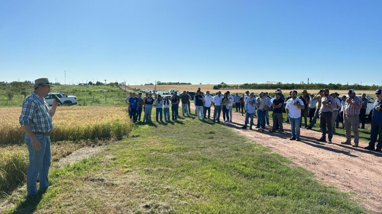 Lee más sobre el artículo Las nuevas tecnologías estuvieron en la jornada de Campo de la Agropecuaria de Dolores