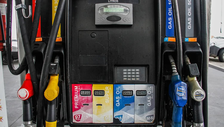 Lee más sobre el artículo El precio del petróleo y la suba del dólar incidieron en la rebaja de los combustibles