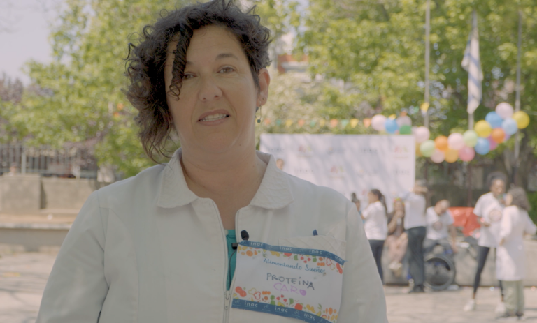 Lee más sobre el artículo Alimentando Sueños con hierro y vitaminas en las escuelas de verano