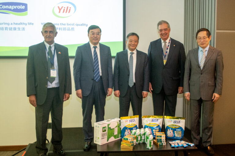 Lee más sobre el artículo Conaprole y Yili de China acordaron cooperación estratégica en el rubro