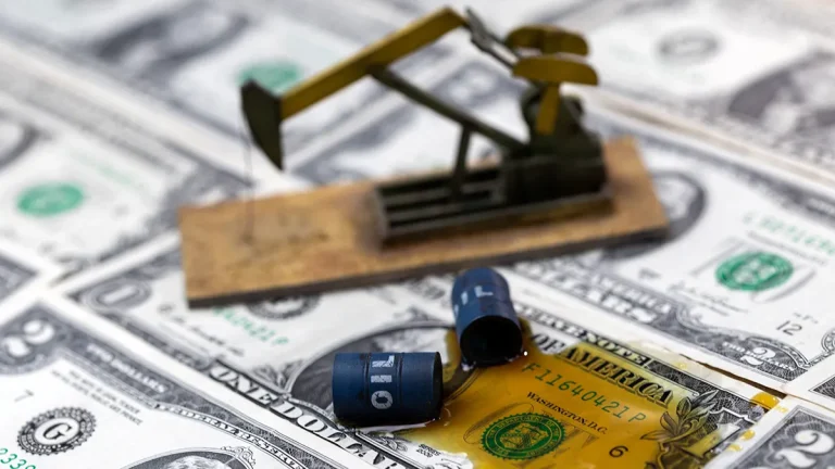 Lee más sobre el artículo Presión a la baja: el débil precio del petróleo y la moderación del dólar marcan el pulso económico
