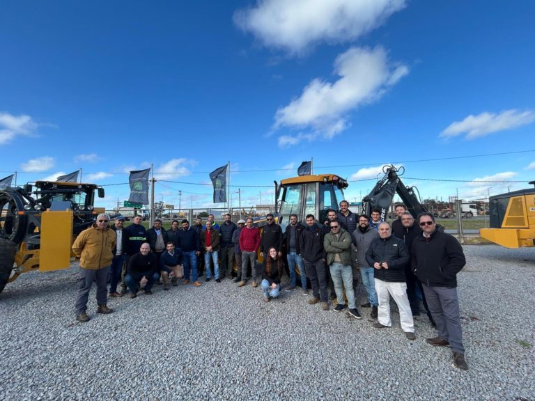 Lee más sobre el artículo Interagrovial y John Deere realizaron una jornada exclusiva para líderes de la construcción, el agro y el sector forestal