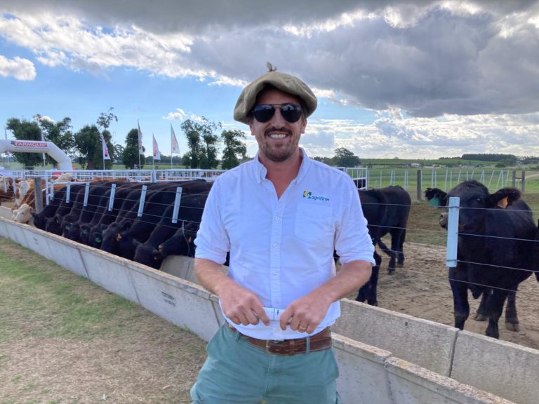 Lee más sobre el artículo Agriprot potencia el desarrollo de terneros: beneficios del suplemento destacado por Sebastián Frade, técnico de Agrifirm