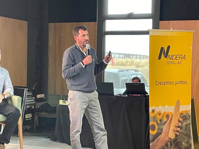 Lee más sobre el artículo Más de 100 productores, empresarios y técnicos participaron en jornada de Nidera Semillas sobre maíz en Paso de los Toros