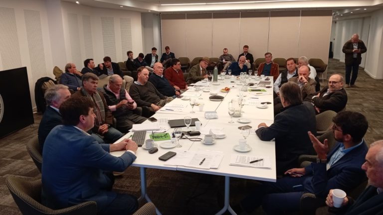 Lee más sobre el artículo Encuentro de la FARM en Expo Palermo: foco en sanidad, ambiente y tensiones comerciales