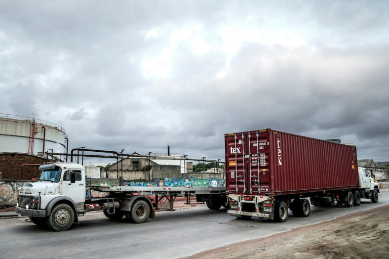 Lee más sobre el artículo Intergremial de Transporte de Carga alerta por situación crítica en el Puerto de Montevideo: demoras afectan a más de 150 camiones con arroz