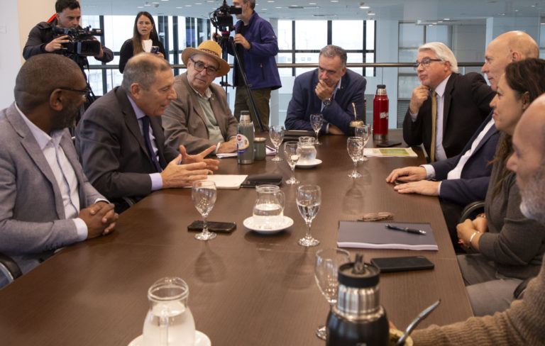 Lee más sobre el artículo Definen una estrategia nacional de riego para incorporar 300 mil hectáreas