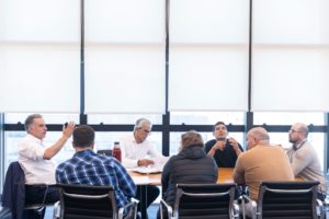 Lee más sobre el artículo Autoridades y sindicato analizan situación de 1.300 trabajadores de la industria cárnica sin cobertura 