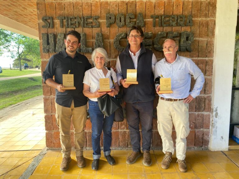 Lee más sobre el artículo Reconocimiento a la Excelencia: entregados los premios «Paspalum de Oro 2025»