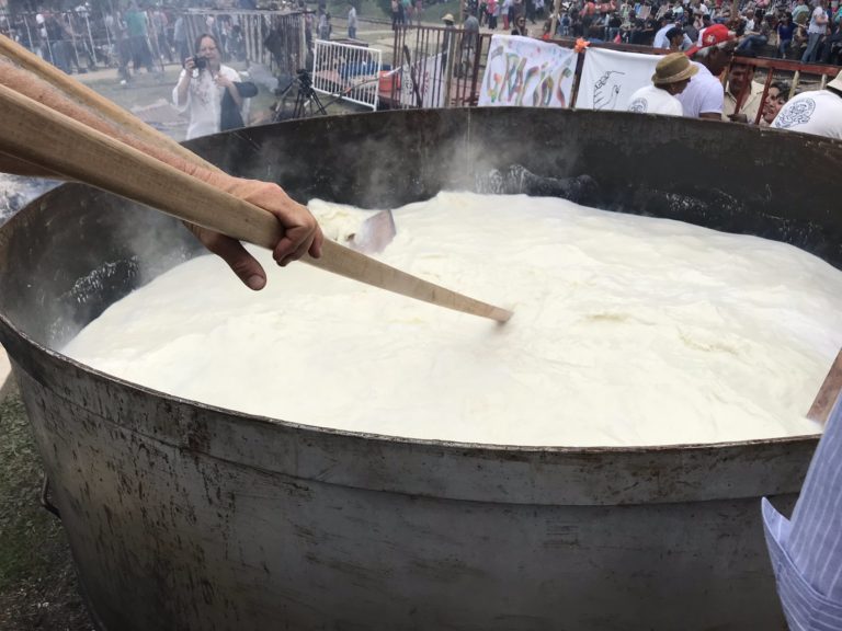 Lee más sobre el artículo El arroz con leche de Cardal es atracción en la Fiesta Nacional local