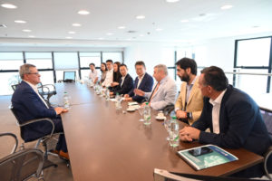 Lee más sobre el artículo El Intendente de Florida se reunió con autoridades nacionales y UTE para avanzar en proyectos de energía solar con inversores chinos