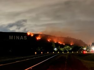 Lee más sobre el artículo Bomberos mantiene vigilancia ante riesgo de reignición en Minas