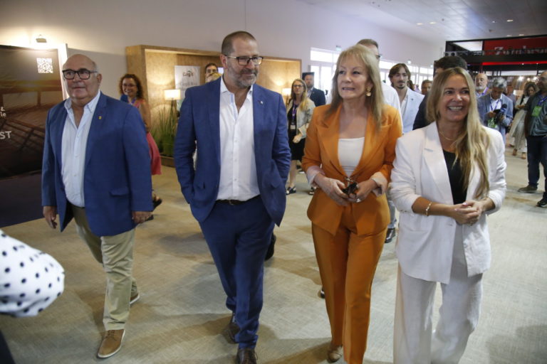 Lee más sobre el artículo La innovación y sostenibilidad se posicionan en la apertura de «Agro en Punta»