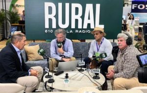 Lee más sobre el artículo Radio Rural analiza las claves del agronegocio mundial en la conferencia «Del Campo al Mundo» 