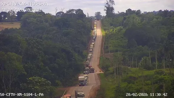 Lee más sobre el artículo Colapso logístico en el corredor de la soja con filas de 40 km paralizan rutas en Mato Grosso