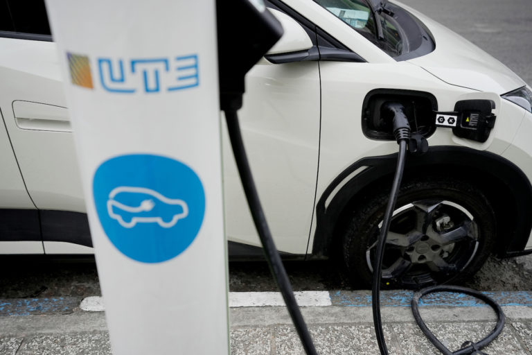 Lee más sobre el artículo Movilidad eléctrica: las ventas crecen un 150% y la red de carga duplica su actividad