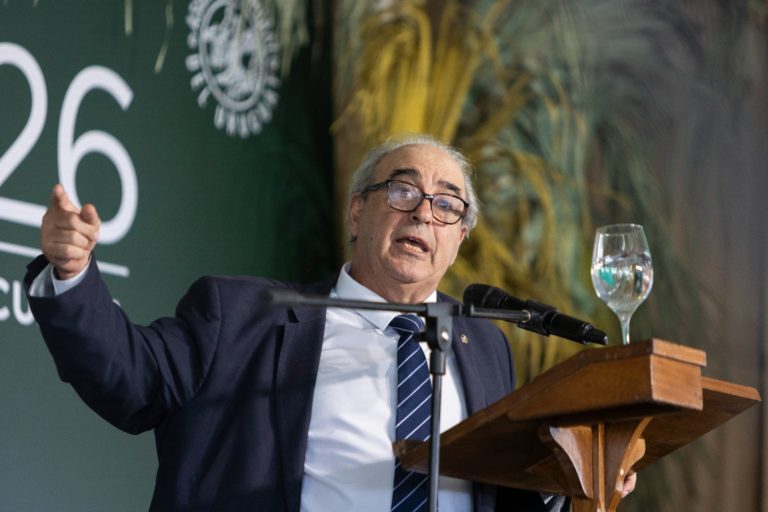 Lee más sobre el artículo Fratti defiende el marco regulatorio y recuerda las medidas de alivio financiero para el agro