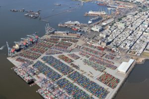 Lee más sobre el artículo Conflicto en el puerto: paro por tiempo indeterminado en TCP ante reclamos considerados «inviables»