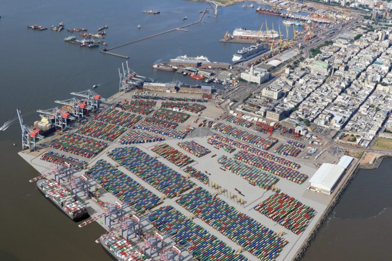 Lee más sobre el artículo Conflicto en el puerto: paro por tiempo indeterminado en TCP ante reclamos considerados «inviables»