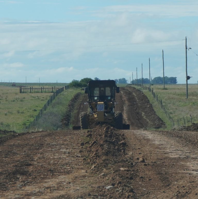 Lee más sobre el artículo La Federación Rural embreta a las intendencias por el deterioro de caminos y restricciones al tránsito pesado
