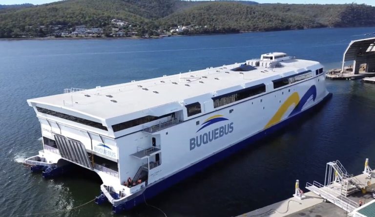 Lee más sobre el artículo Hito logístico y sustentable: el ‘China Zorrilla’ de Buquebus arribó a las costas de Colonia