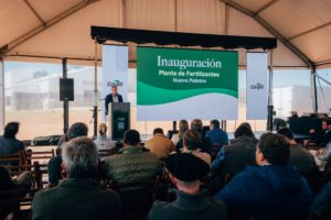 Lee más sobre el artículo Cargill inaugura una moderna planta de fertilizantes en Nueva Palmira para acompañar el crecimiento de la agricultura